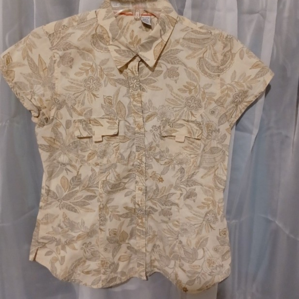 Izod short sleeve button-up shirt